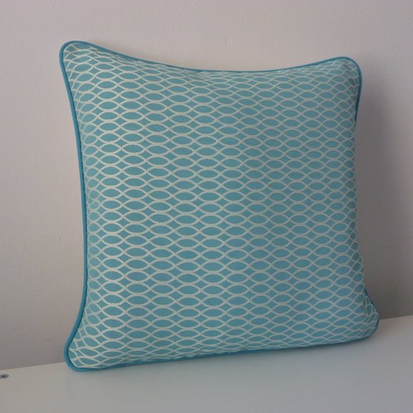 Blue & White, indoor/outdoor Pillow Cover 18" x 18" - Picture 2 of 6
